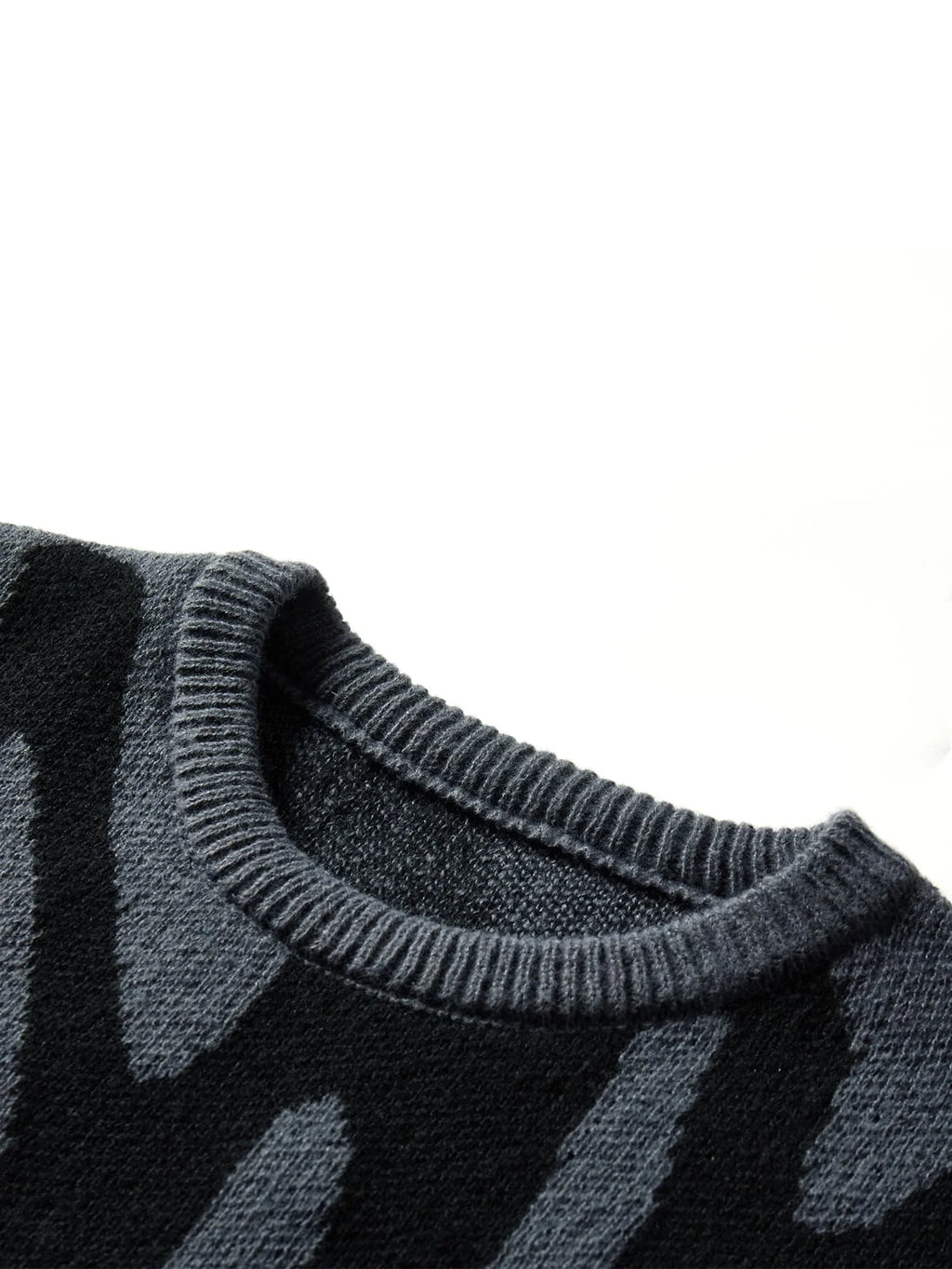 DARK GRAPHIC KNIT SWEATER
