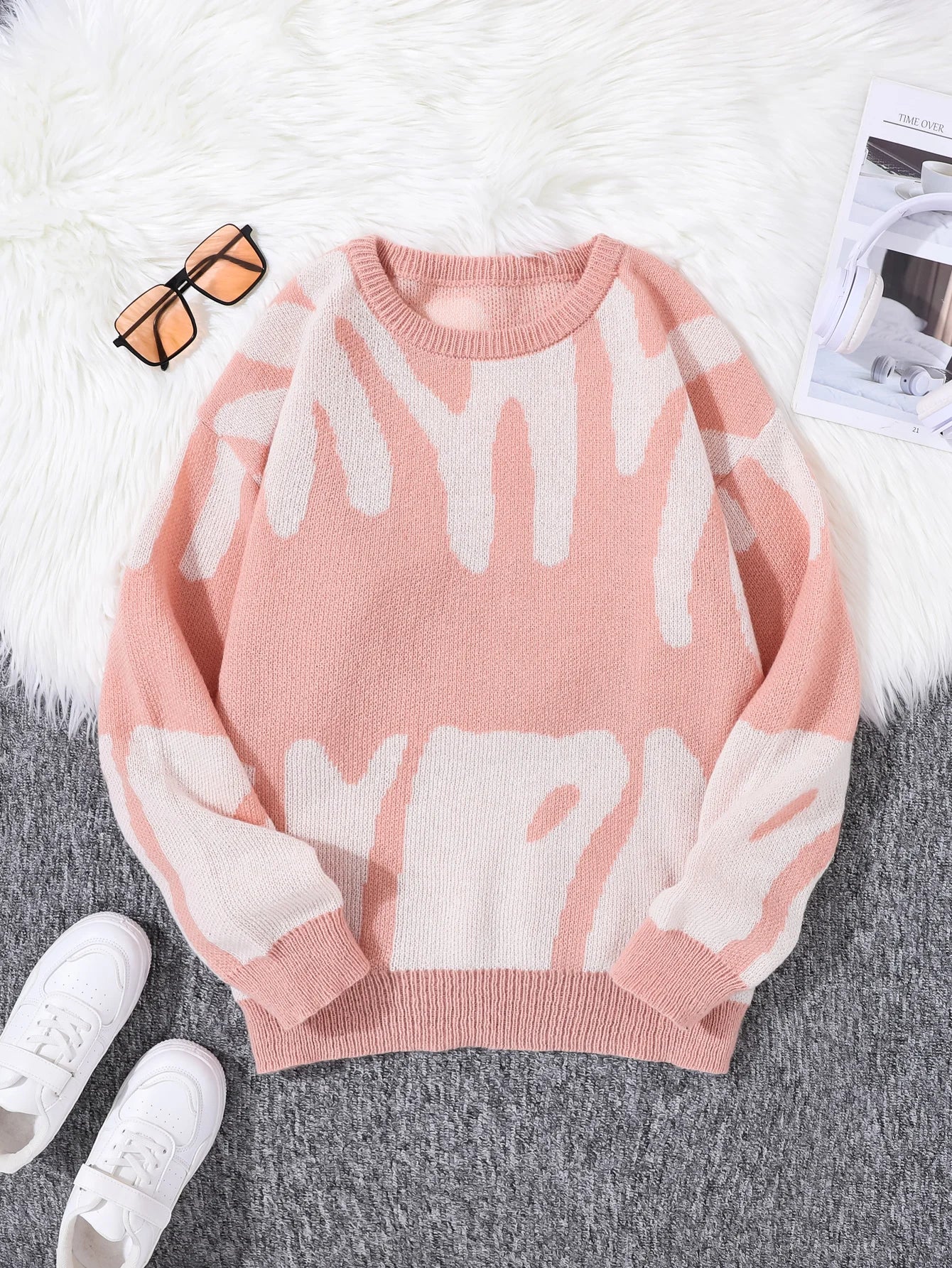 DARK GRAPHIC KNIT SWEATER